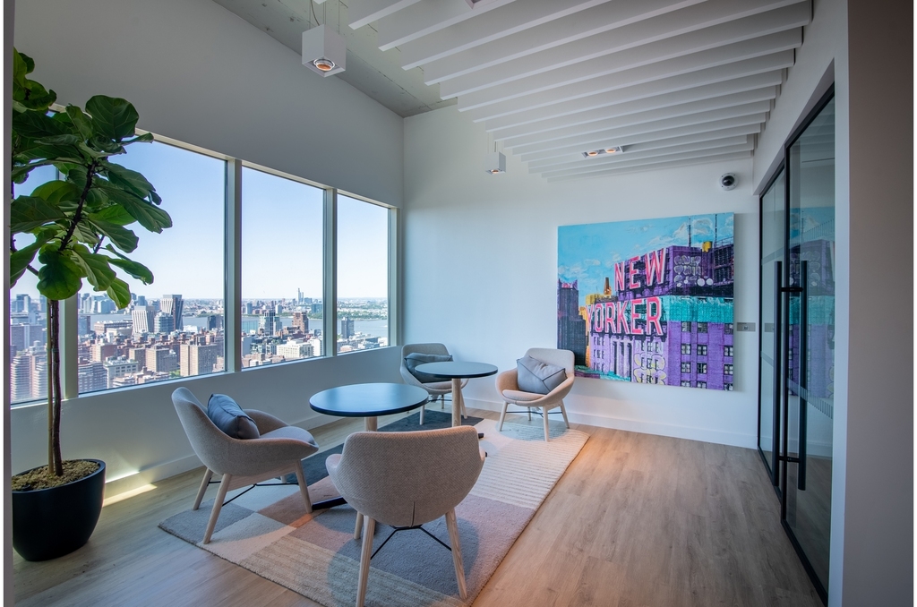315 W 33rd St - Photo 7