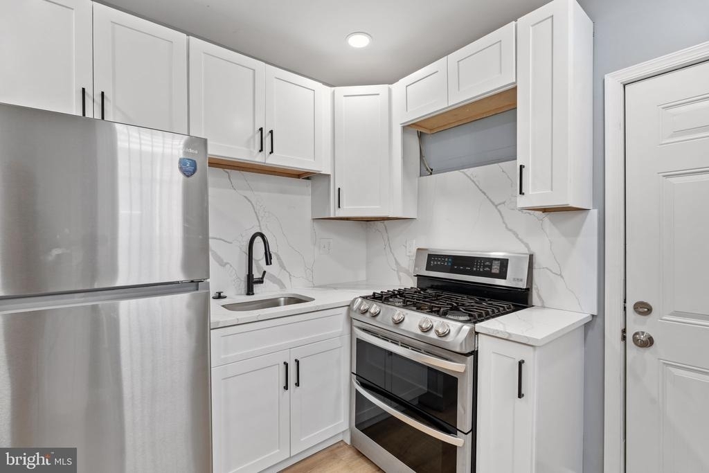 2224 E Clearfield Street - Photo 7