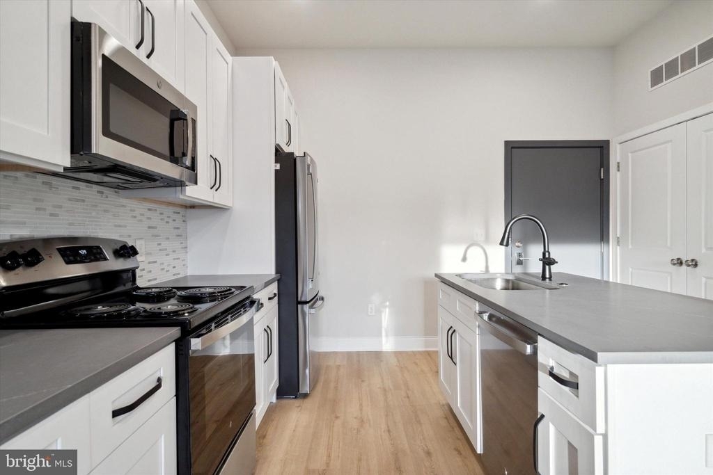 2143 E Lehigh Avenue - Photo 5