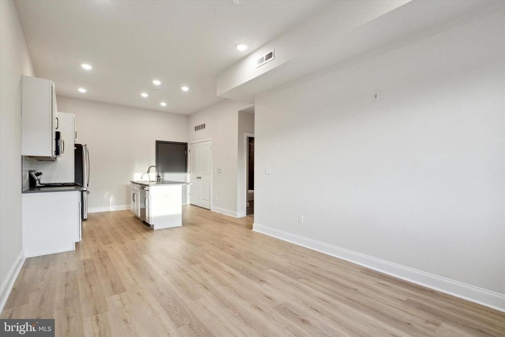 2143 E Lehigh Avenue - Photo 9