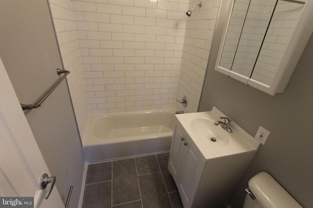 700 W Walnut Lane - Photo 4