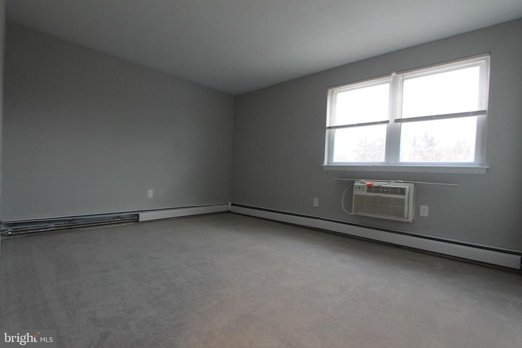 700 W Walnut Lane - Photo 7