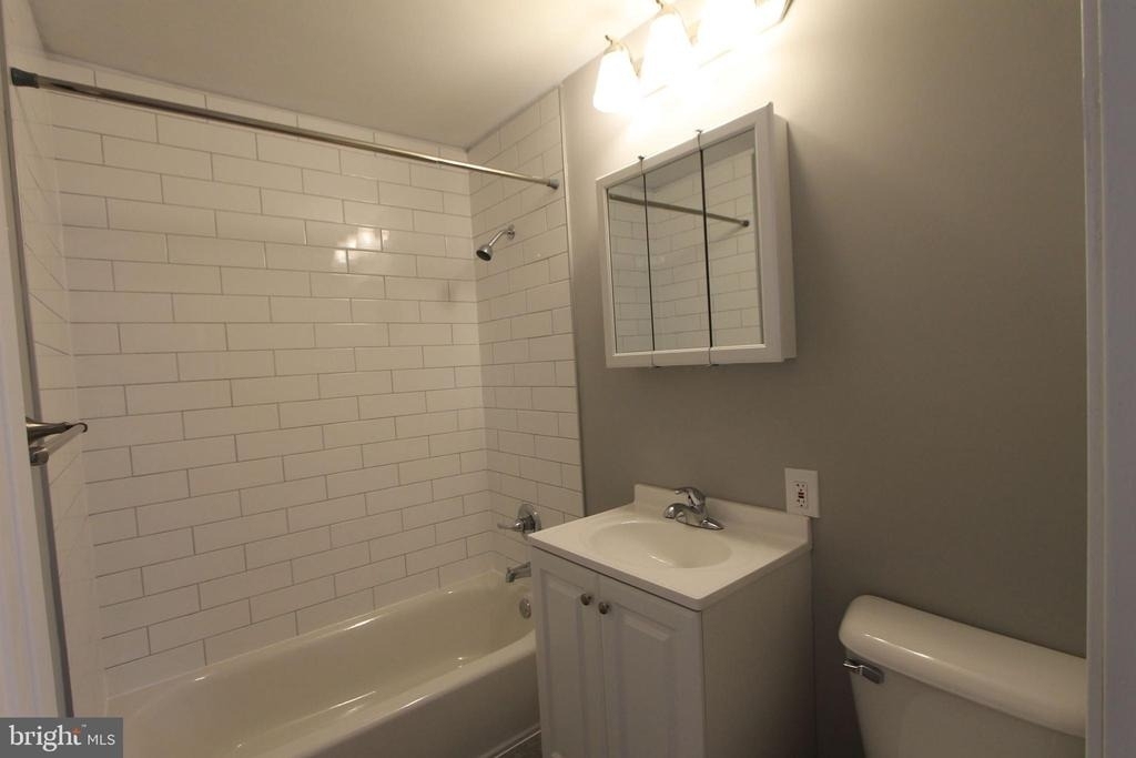 700 W Walnut Lane - Photo 5
