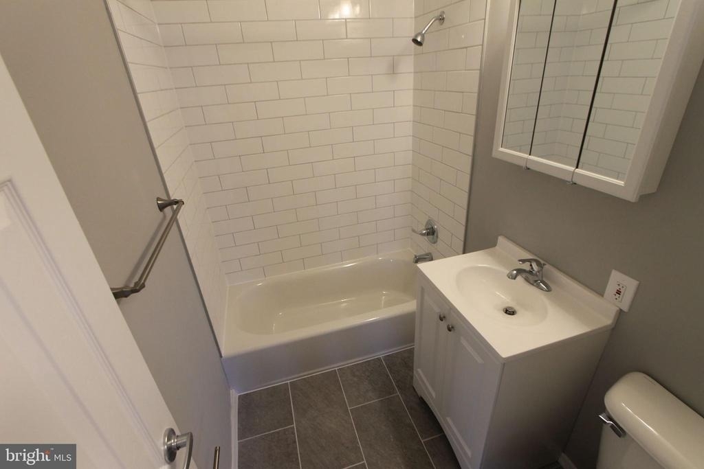 700 W Walnut Lane - Photo 6