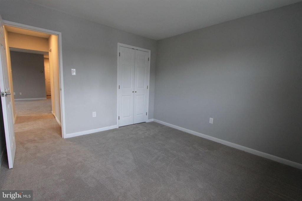 700 W Walnut Lane - Photo 11