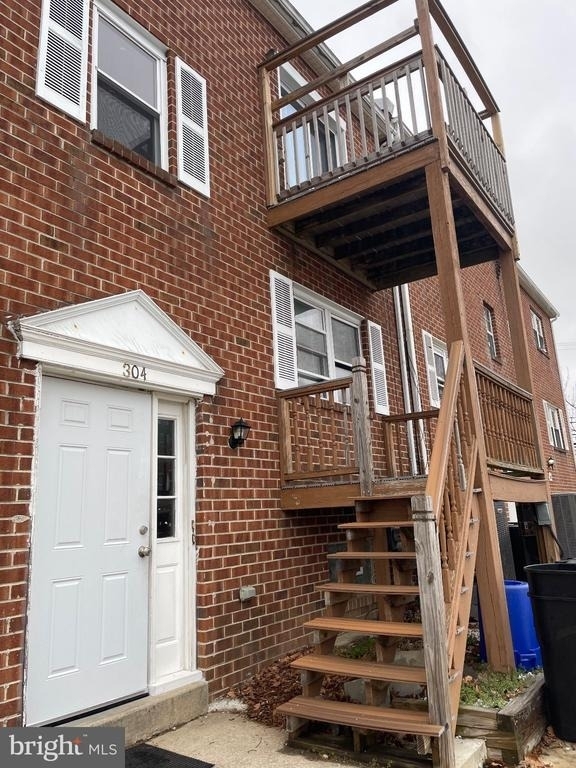 304 Christopher Place - Photo 0