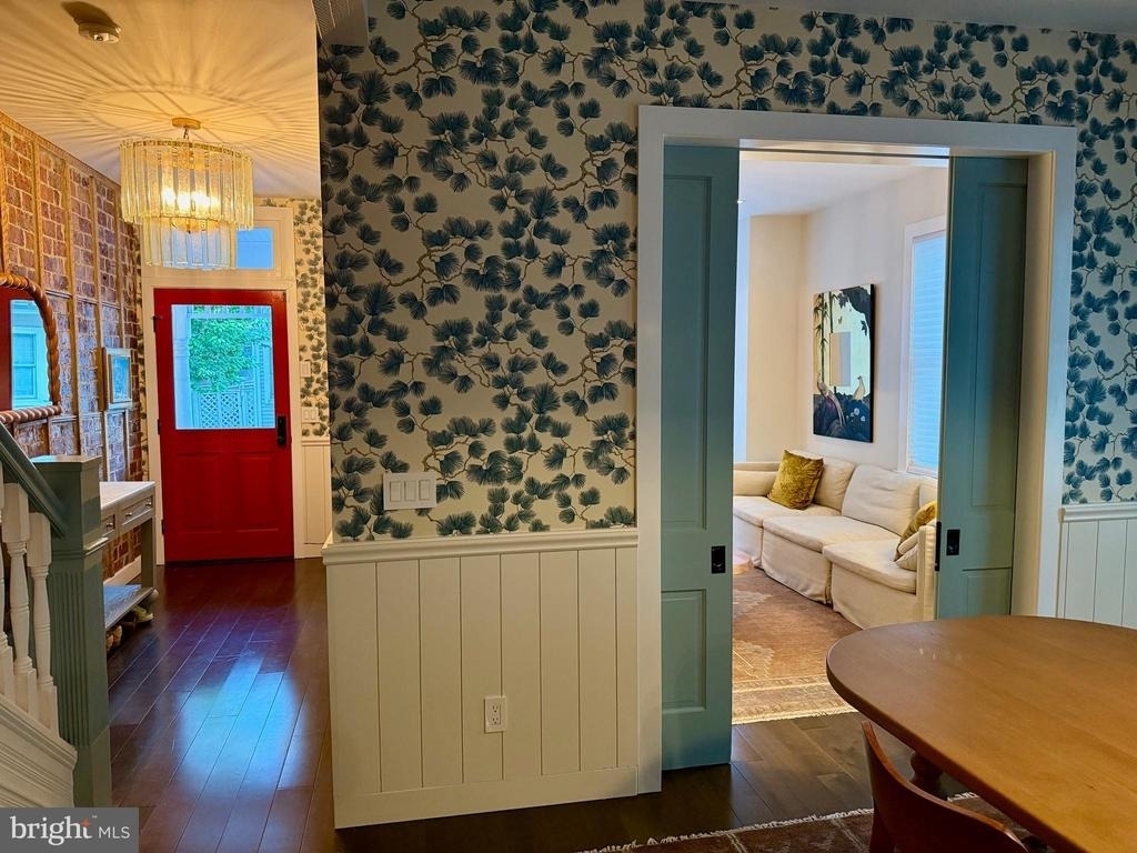 28 Bank Street - Photo 2