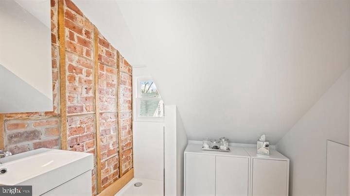 28 Bank Street - Photo 15