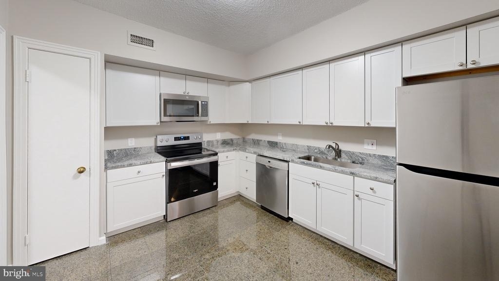 4550 N Park Avenue - Photo 16