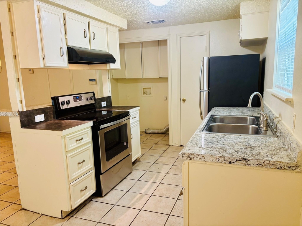 1206 Tartan Ln - Photo 8