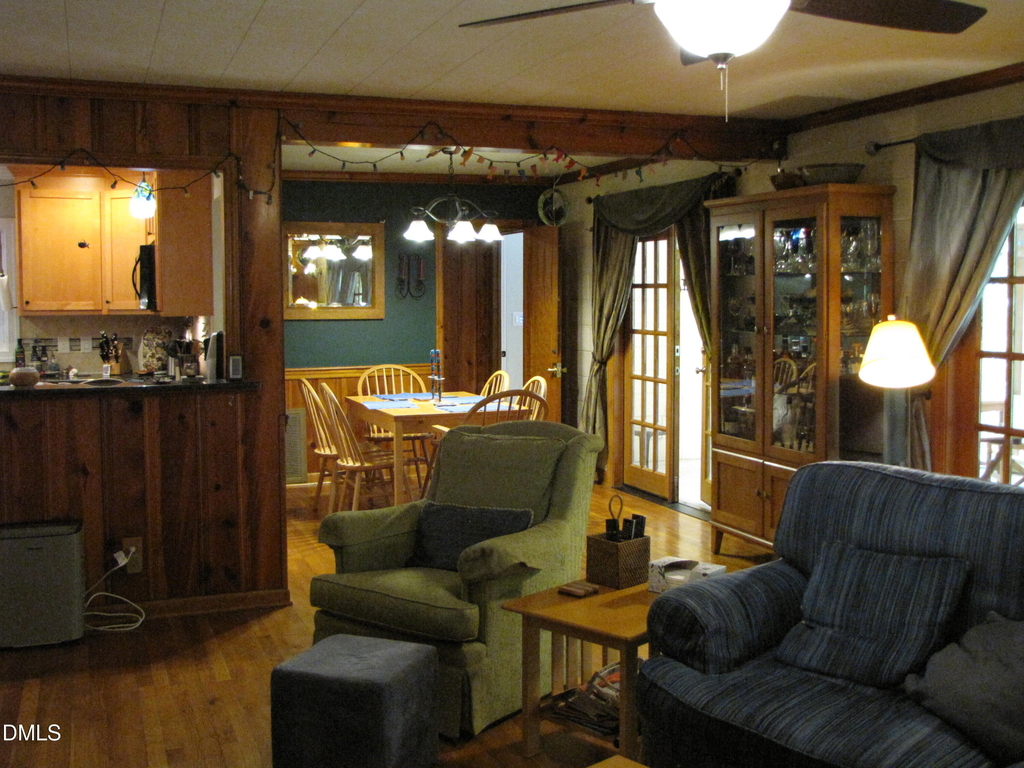 2907 Elgin Street - Photo 3