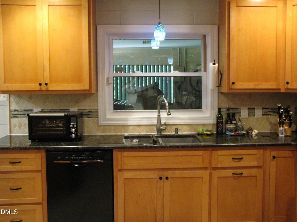 2907 Elgin Street - Photo 8