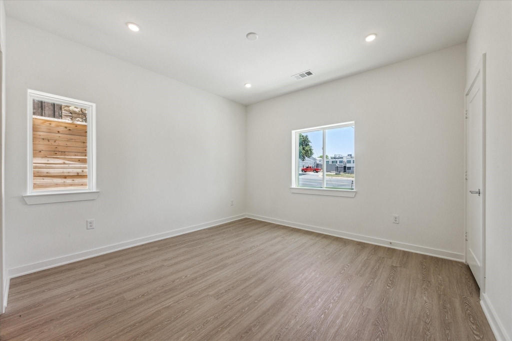 4802 S Congress St - Photo 4