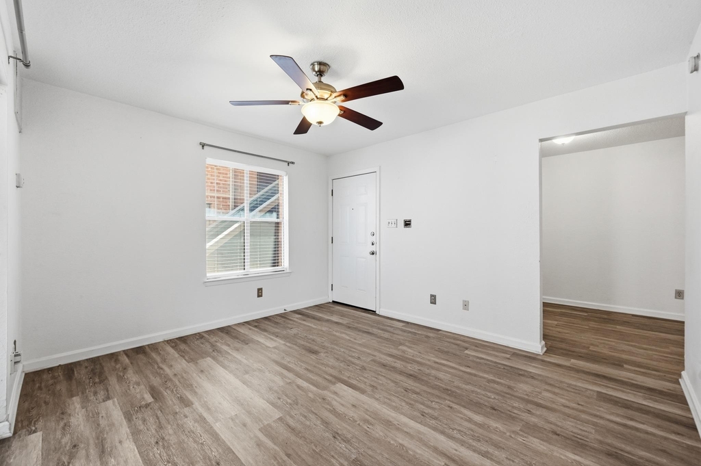 2500 Burleson Rd - Photo 5