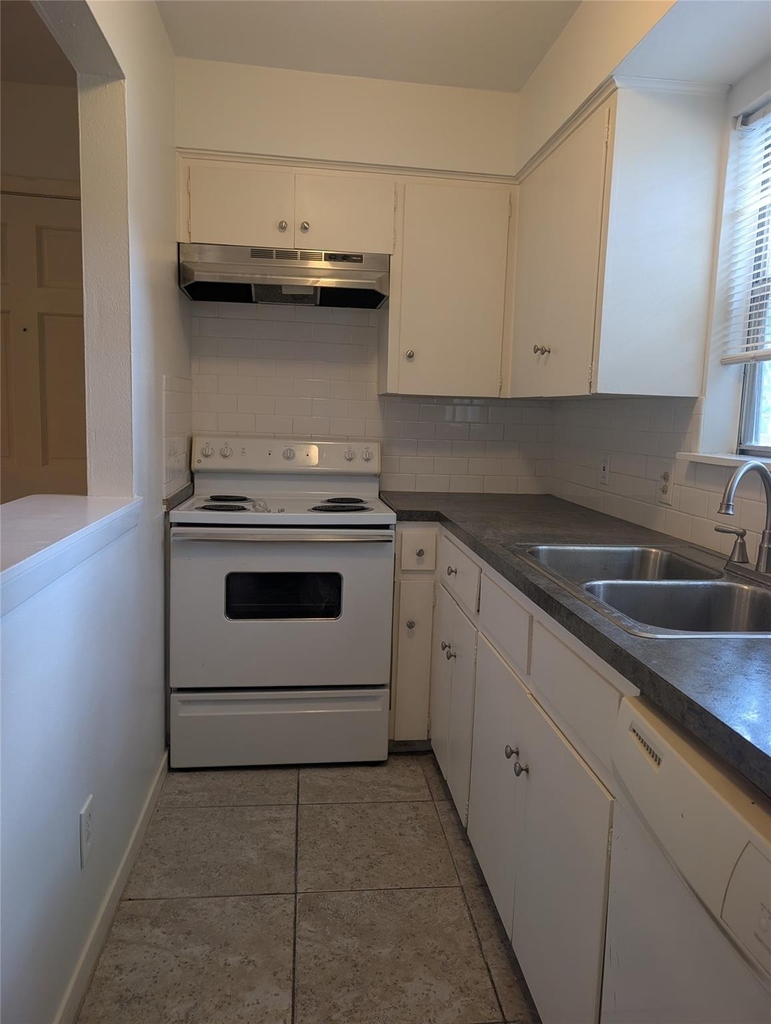 3119 Tom Green St - Photo 1