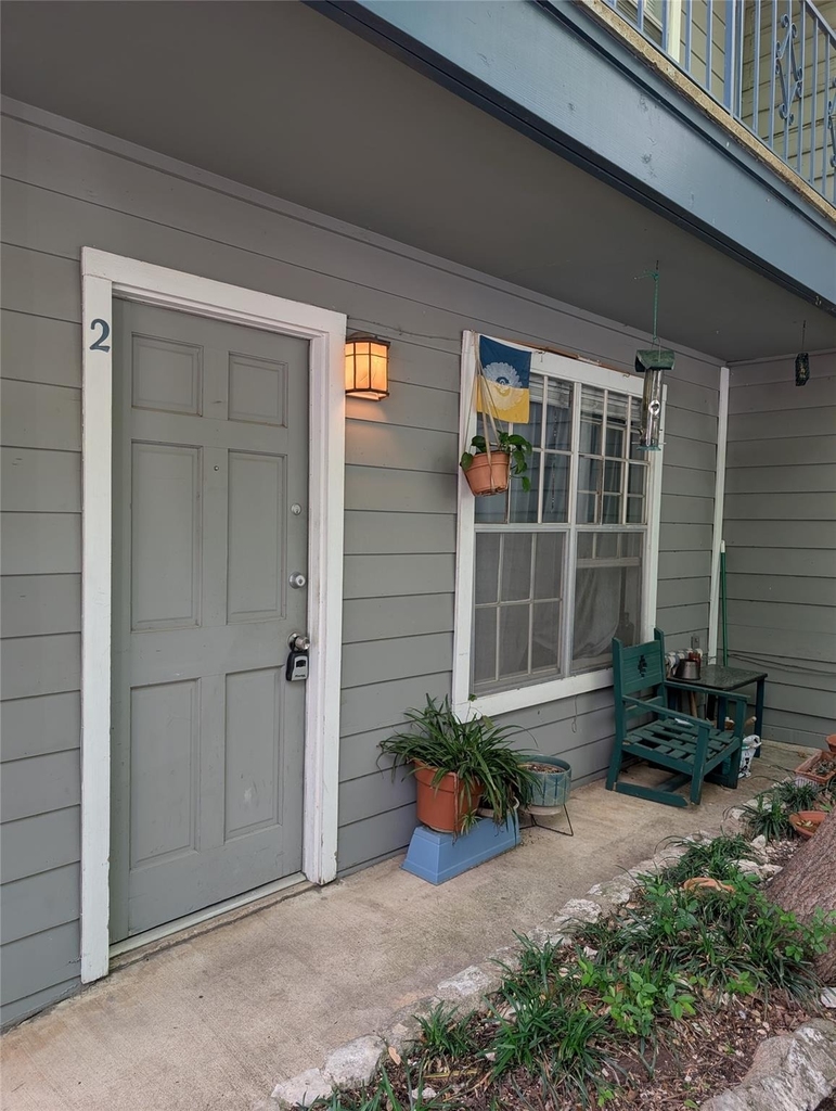 3119 Tom Green St - Photo 0