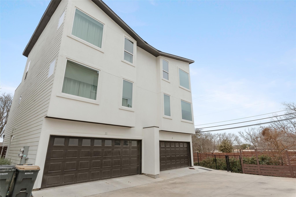 1417 Kramer Ln - Photo 0