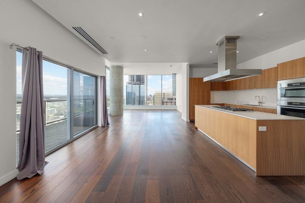 210 Lavaca St - Photo 8