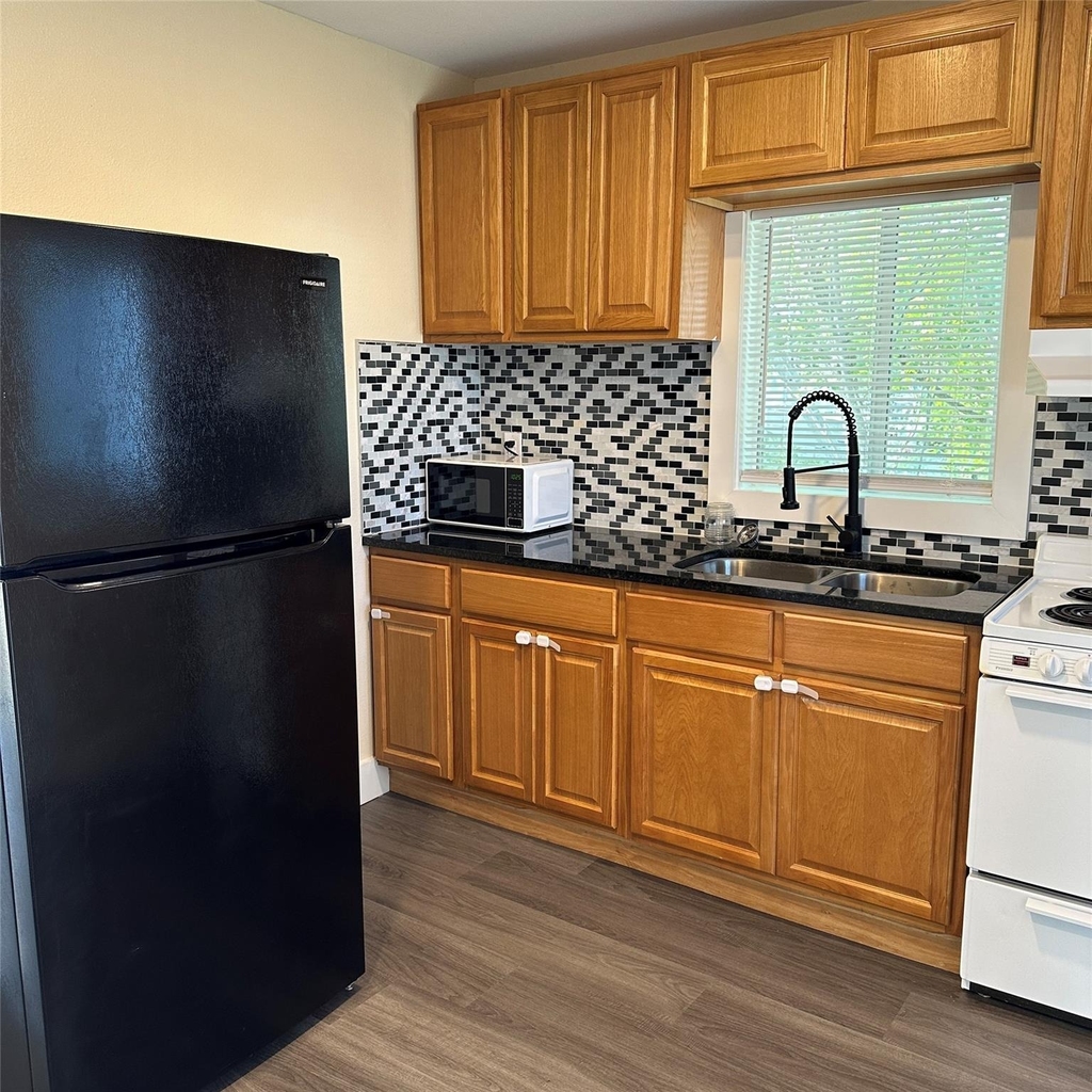 1321 Harris Hill Rd - Photo 2