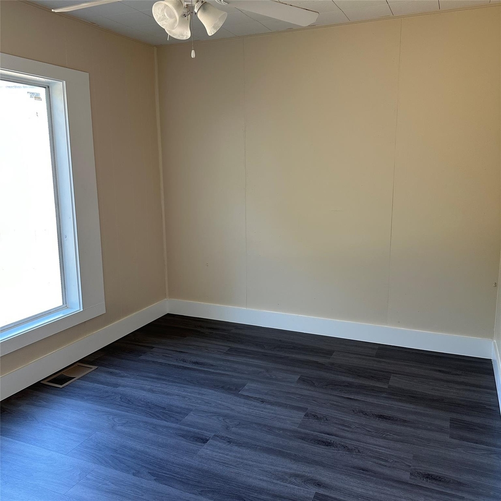 1321 Harris Hill Rd - Photo 3