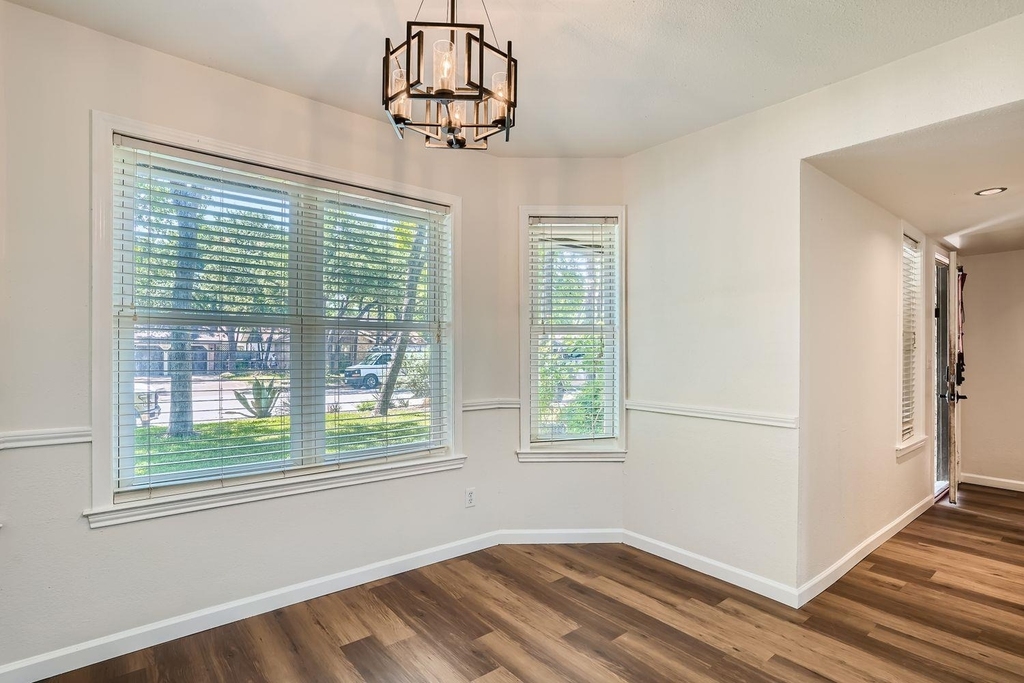 1712 Hermitage Dr - Photo 5