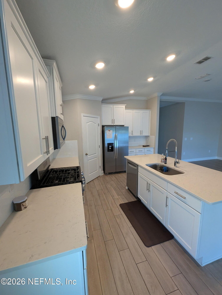 721 Narvarez Avenue - Photo 6
