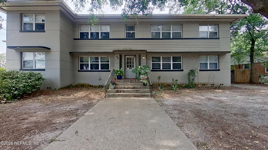 1464 Holmesdale Road - Photo 1
