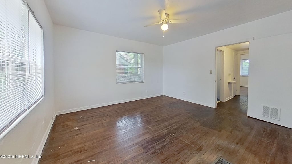 1464 Holmesdale Road - Photo 4