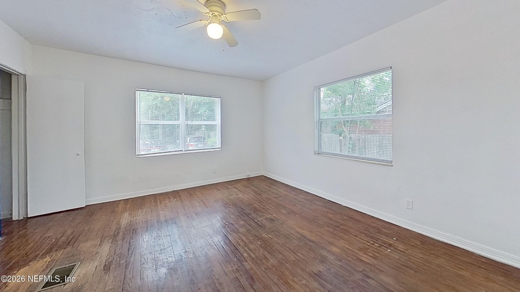 1464 Holmesdale Road - Photo 7