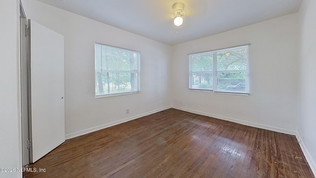1464 Holmesdale Road - Photo 8