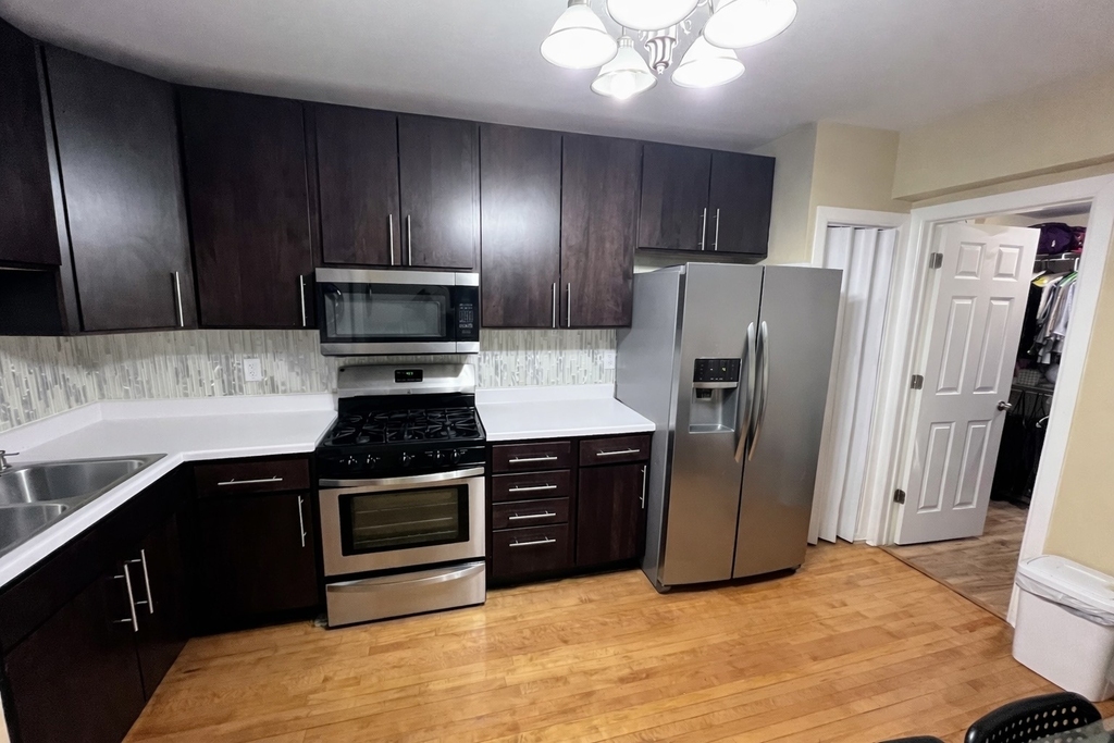 2330 N Lockwood Avenue - Photo 1