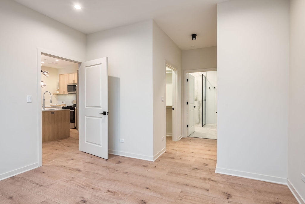 8033 W Belmont Avenue - Photo 9