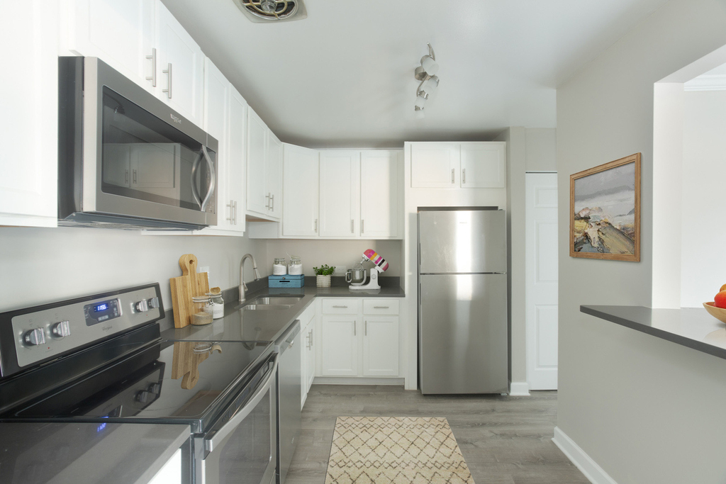 4400 W Lake Avenue - Photo 1