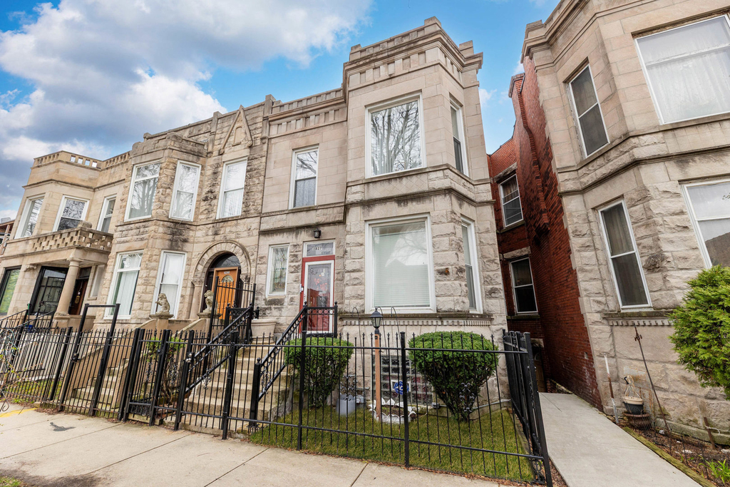 3827 W Flournoy Street - Photo 2