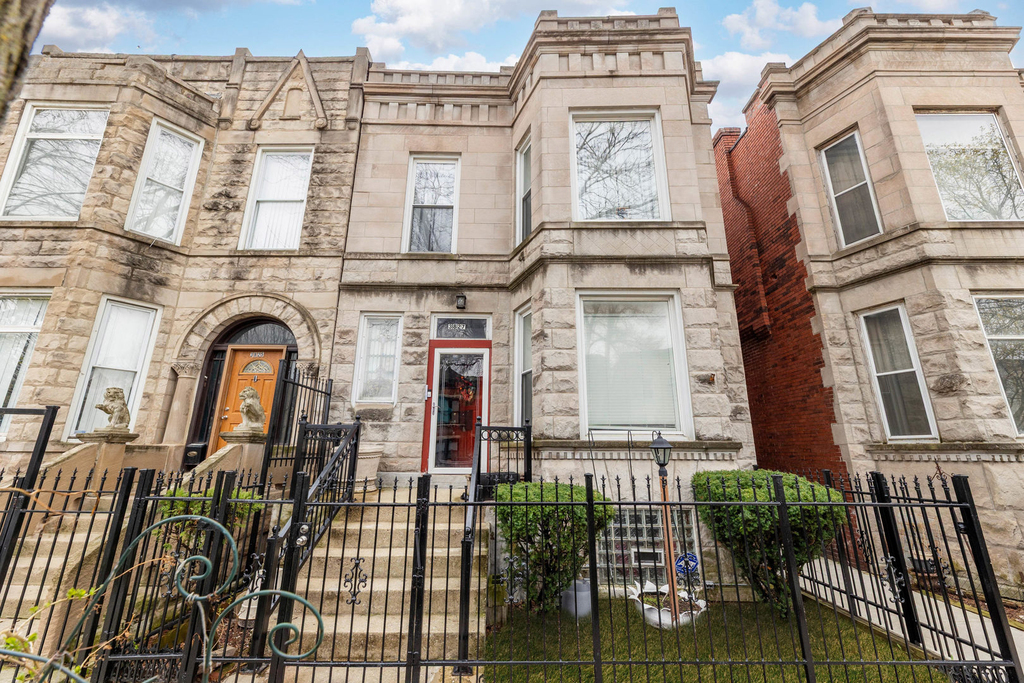 3827 W Flournoy Street - Photo 1