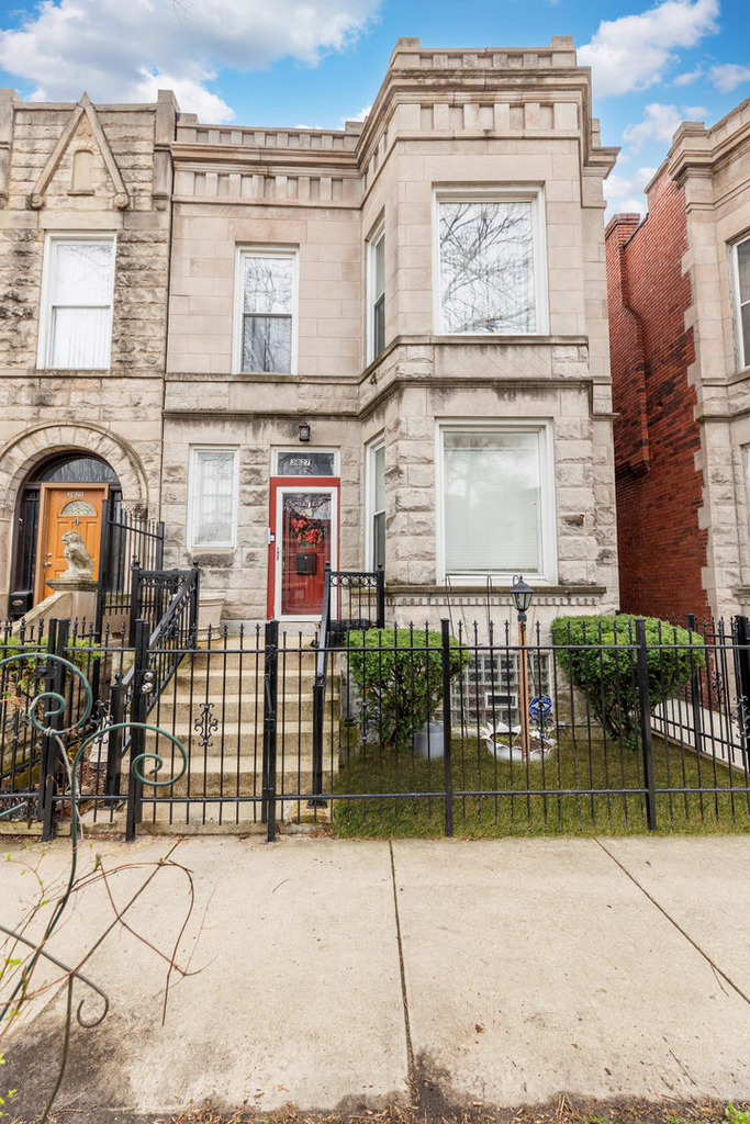3827 W Flournoy Street - Photo 0