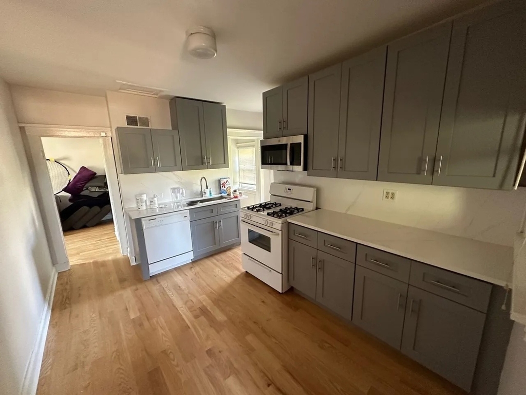 1119 Garnett Place - Photo 4