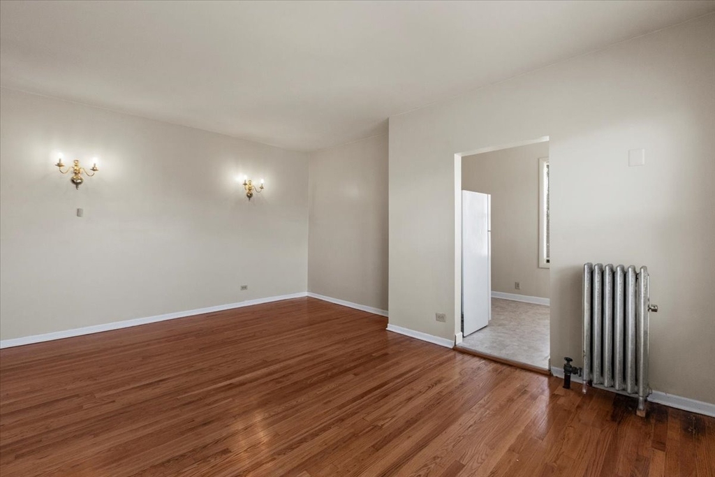 1934 E 74th Street - Photo 3