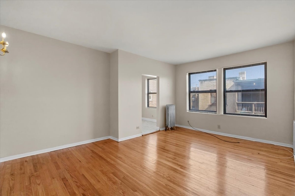 1934 E 74th Street - Photo 4