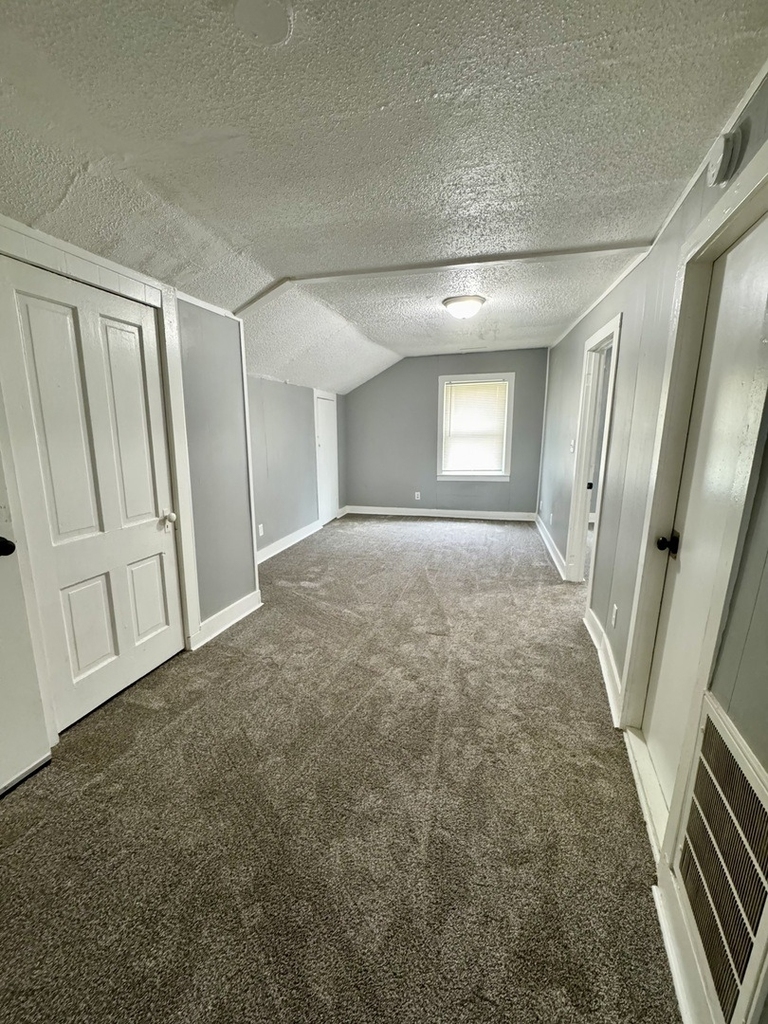 3032 1/2 Indian Road - Photo 1