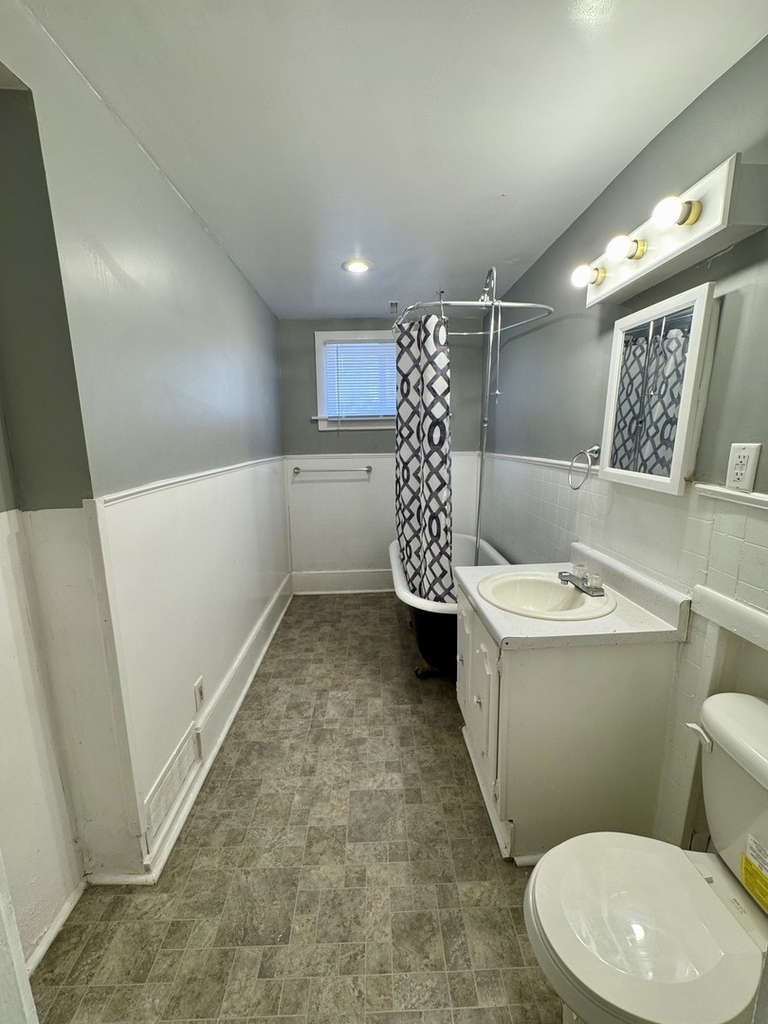 3032 1/2 Indian Road - Photo 4