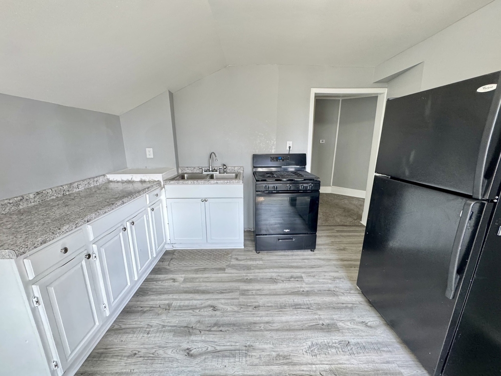 3032 1/2 Indian Road - Photo 6