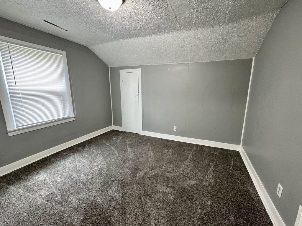 3032 1/2 Indian Road - Photo 3