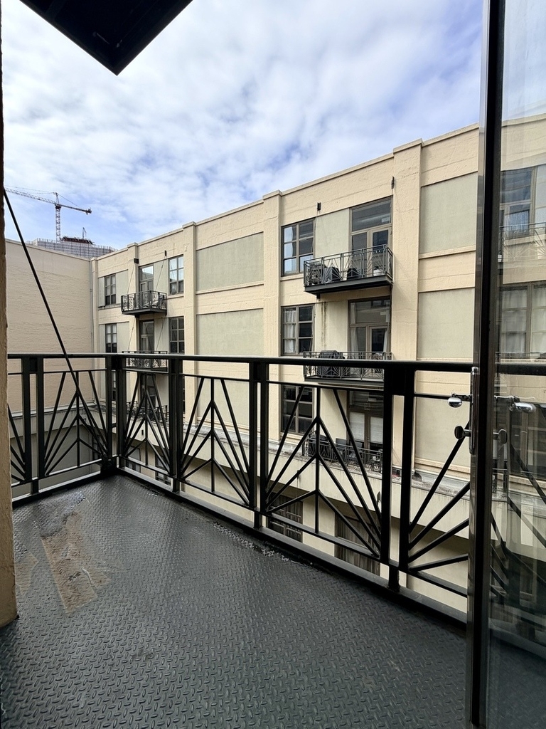 758 N Larrabee Street - Photo 5