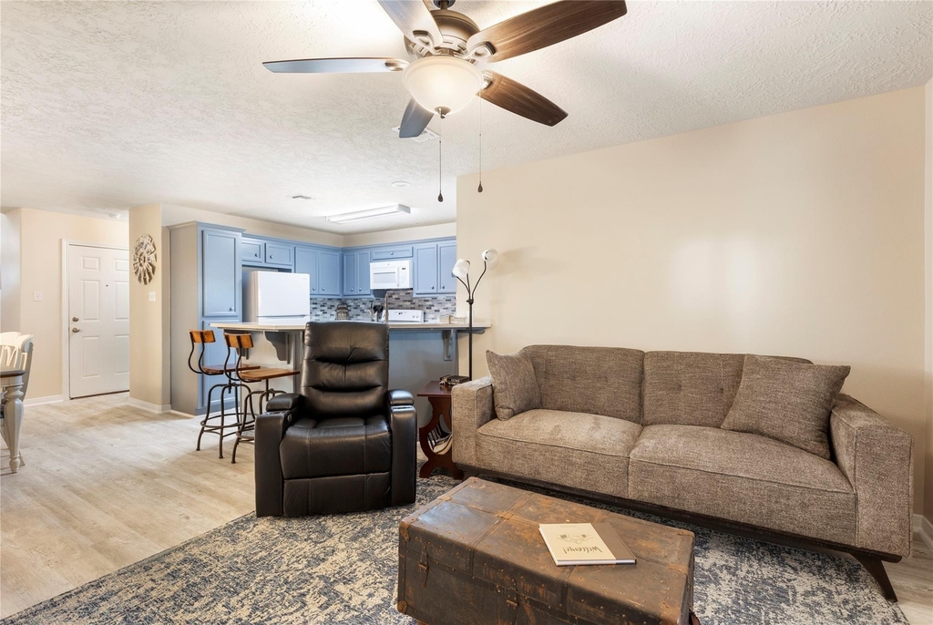 207 Foster Street - Photo 7