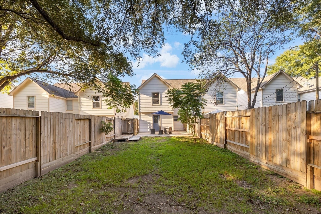 207 Foster Street - Photo 0