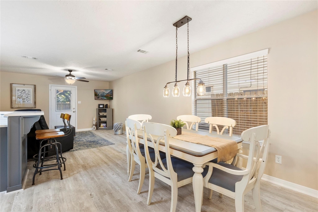 207 Foster Street - Photo 3