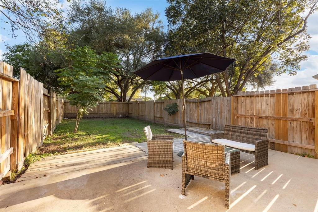 207 Foster Street - Photo 1