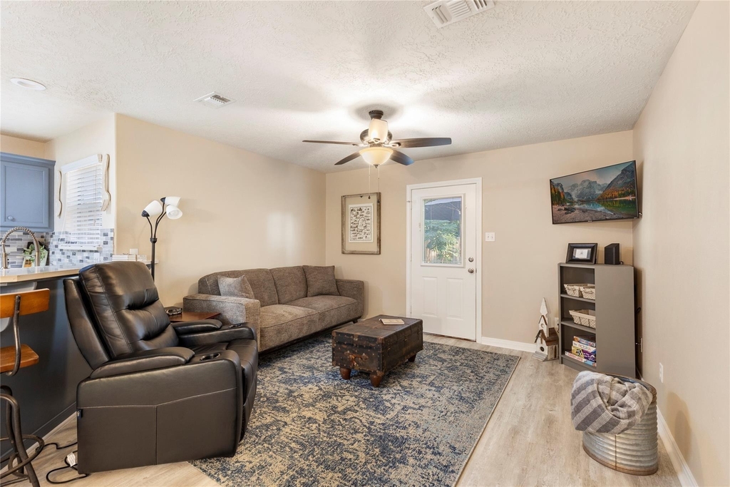 207 Foster Street - Photo 6