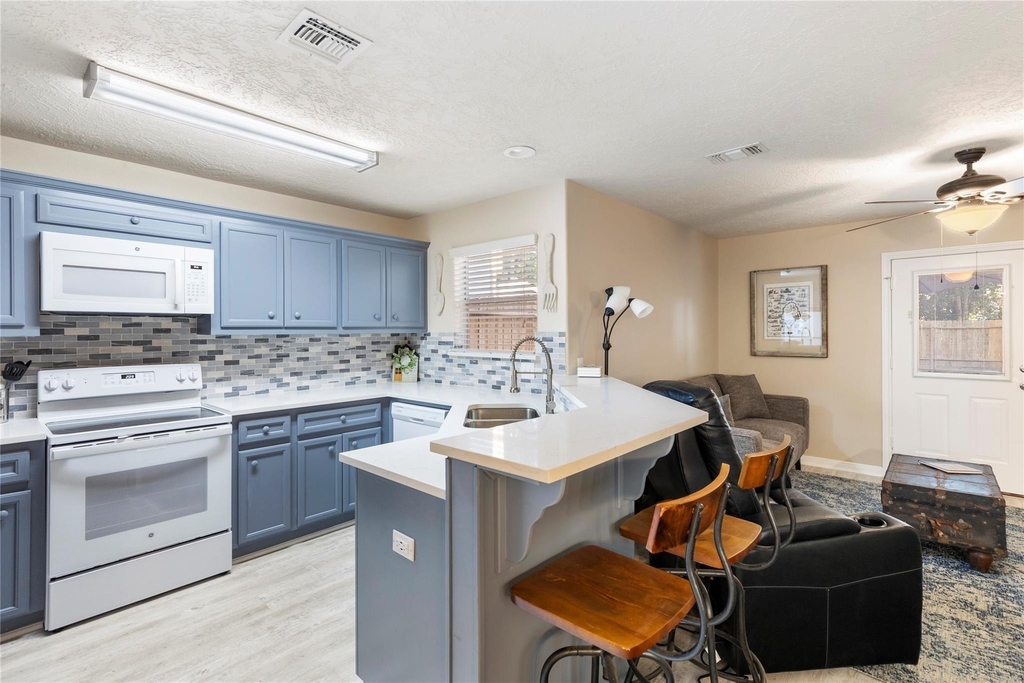 207 Foster Street - Photo 4